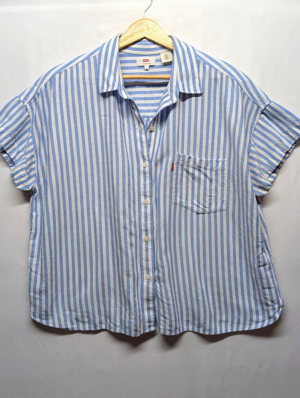 100.Levi's Blue and White Striped Short-Sleeve‎ Shirt